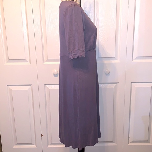 *****Good Condition***** Women’s V-Neck Dress - Picture 3 of 4